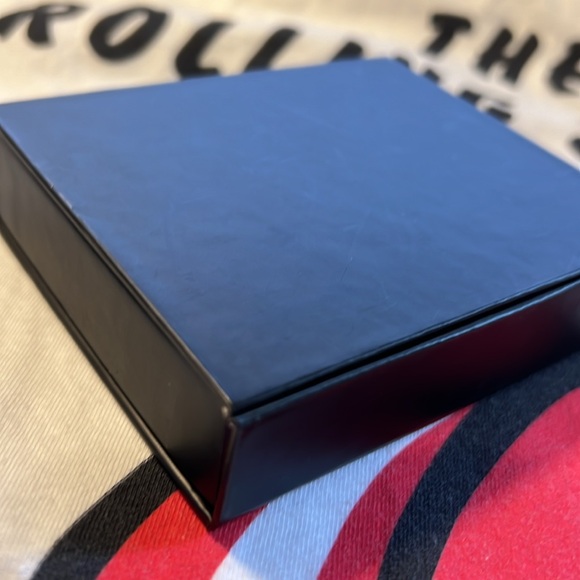 Rolling Stones Enamel Pin Box Set - Picture 6 of 6